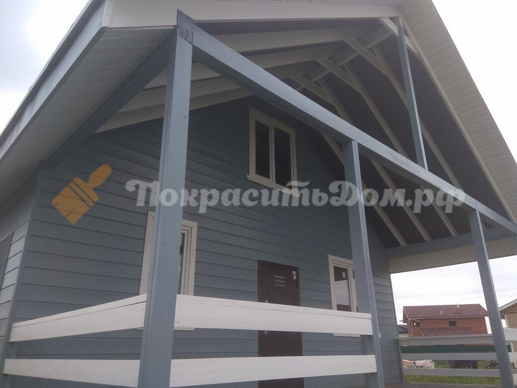 Покрашен фасад и деревянная веранда